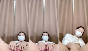 Bokep Indo Memek Kak Molly Ngangkang Sambil Remas Nenen