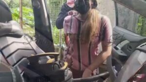 Bokep Indo Ketika Mobil Mogok Sejoli Ini Malah Ngentot