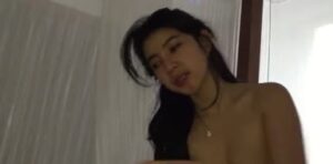 Bokep Indo Cantik Doyan Jilat Batang Peler