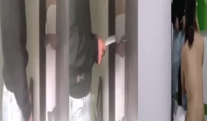 Bokep Indo Kurir Datang Saat Yg Tepat Siswi Cantik Ni Ngasih Kejutan Dikosnya