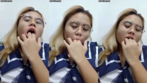 Bokep ABG Tocil Pirang Kacamata Cosplay Colmek 3