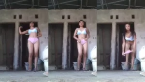 Abg Bugil Di Depan Rumah Kosong