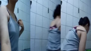 Abg Bugil Mandi Toket Kenyel 6